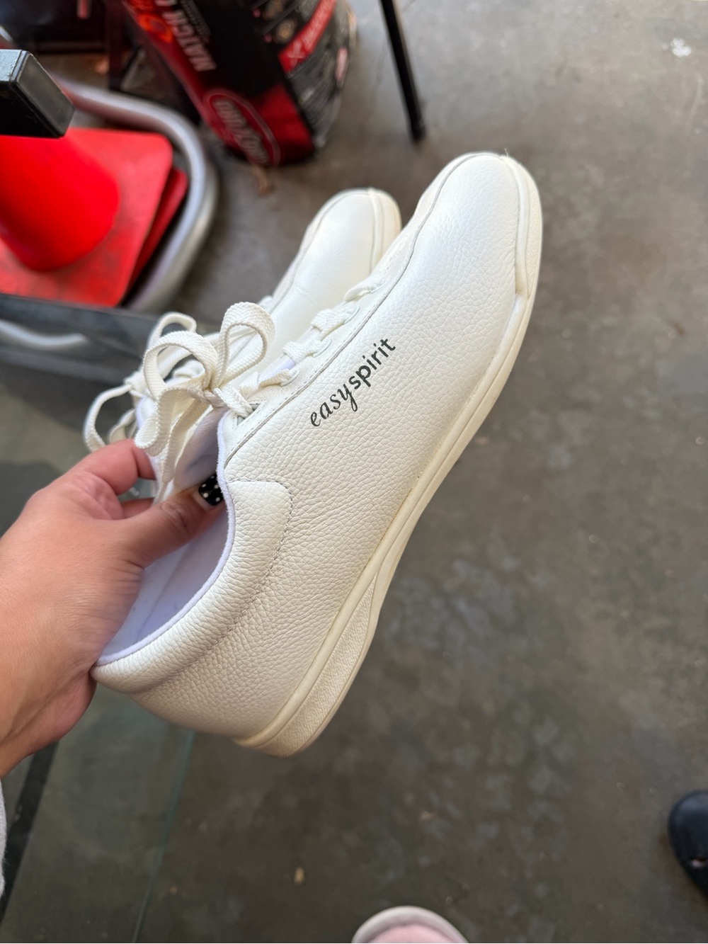 Easy Spirit  White Leather Casual Sneaker
